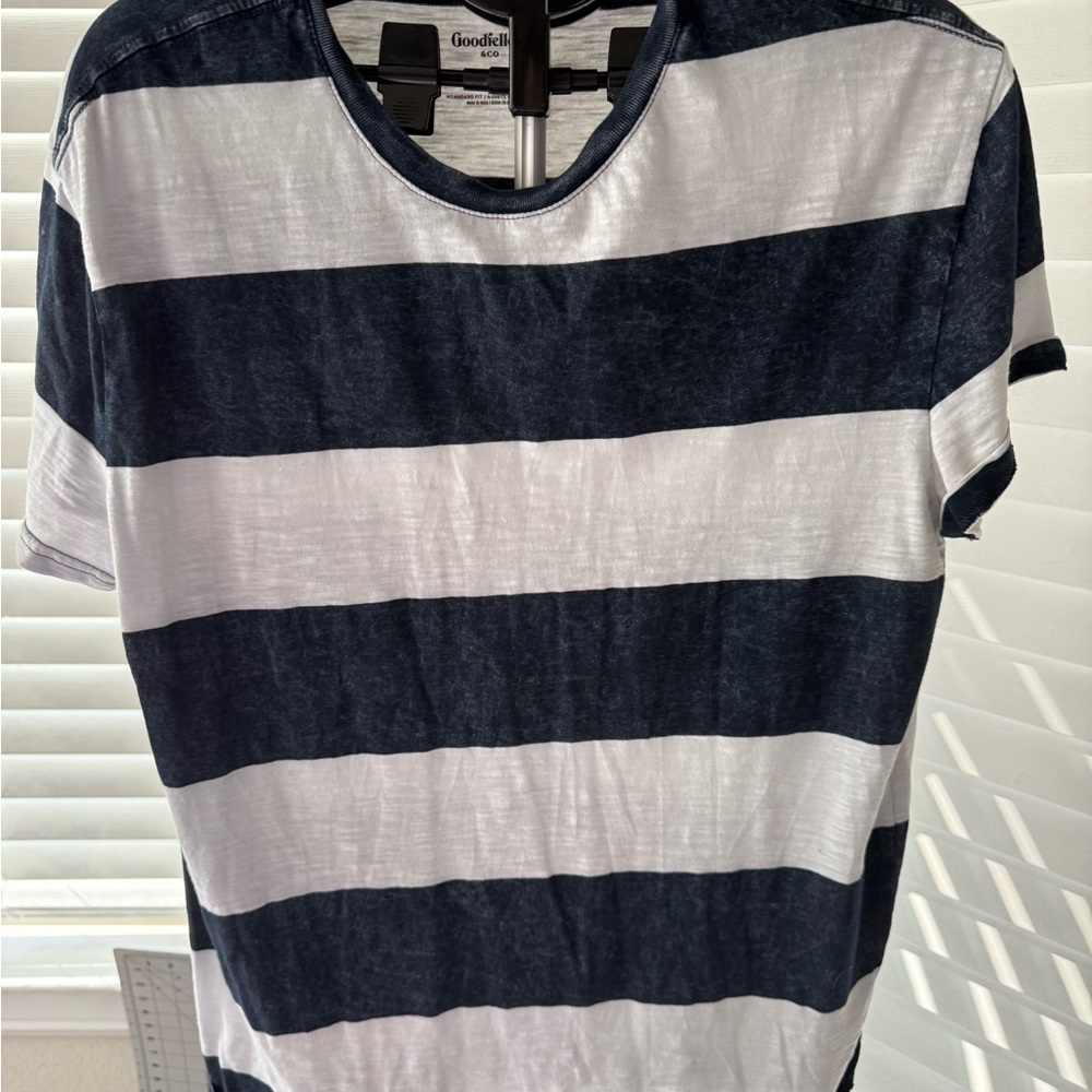 Goodfellow & Co Men's Short Sleeve Navy and White Tee